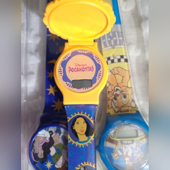 Vtg Fantasma Disney Bambi Pocahontas Oliver Hunchback Sleeping Beauty Watches main image 10